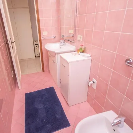 Apartment Saline